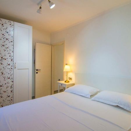 Apartments Pina Бол Екстериор снимка