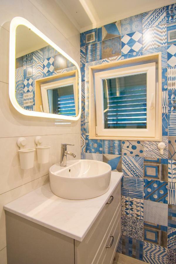Apartments Pina Бол Екстериор снимка