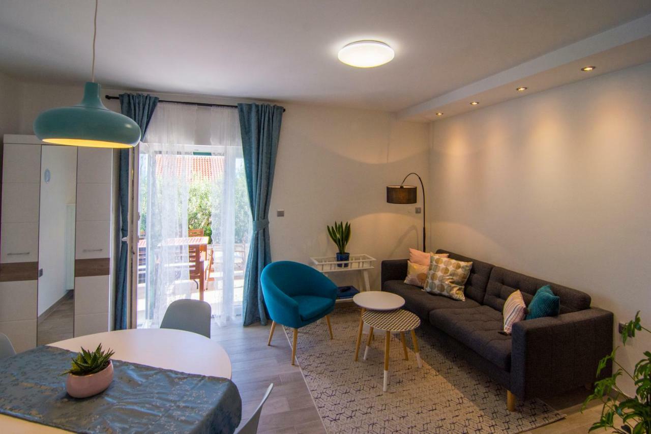 Apartments Pina Бол Екстериор снимка