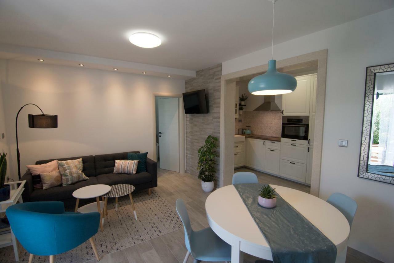 Apartments Pina Бол Екстериор снимка