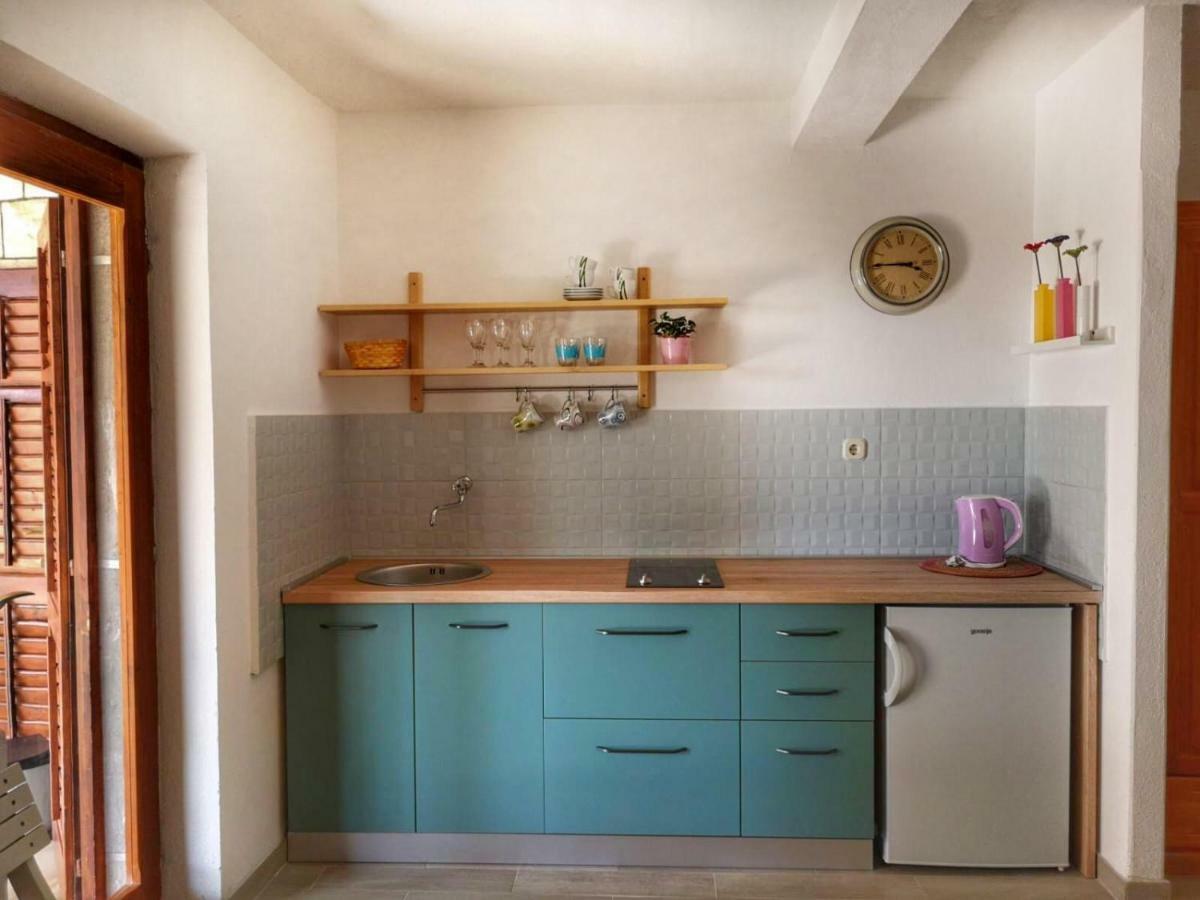 Apartments Pina Бол Екстериор снимка