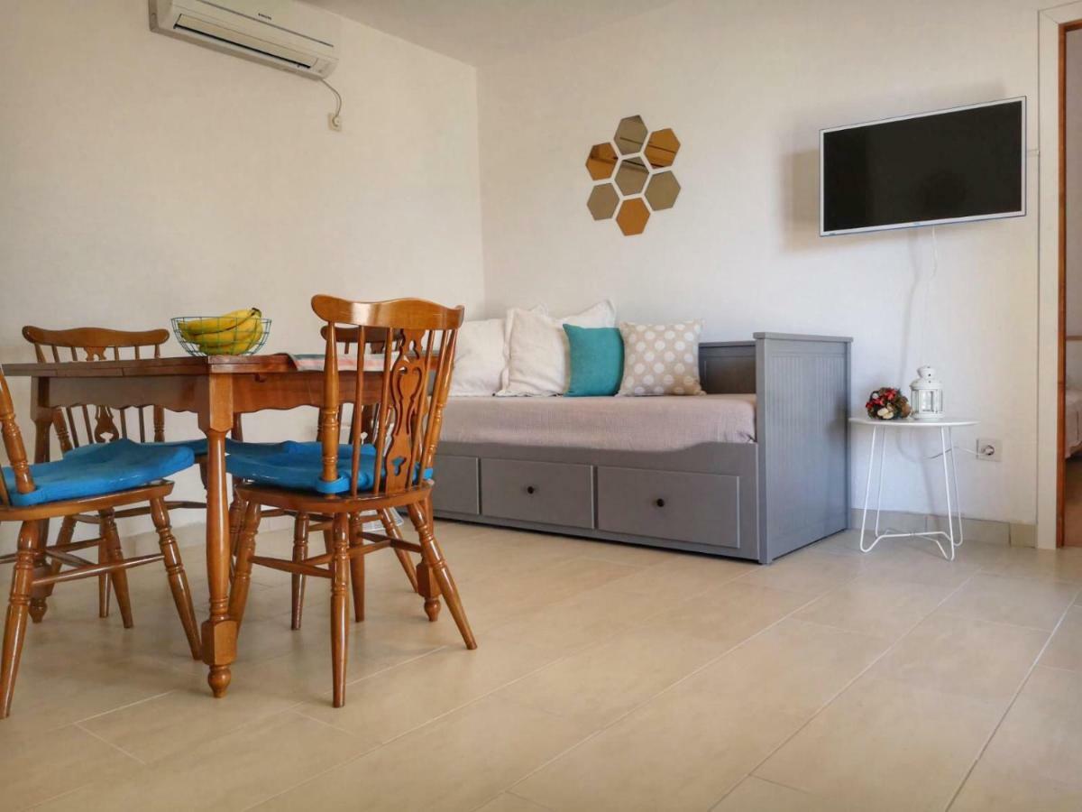 Apartments Pina Бол Екстериор снимка