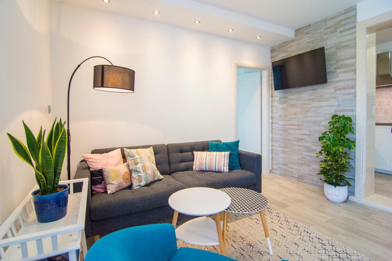 Apartments Pina Бол Екстериор снимка