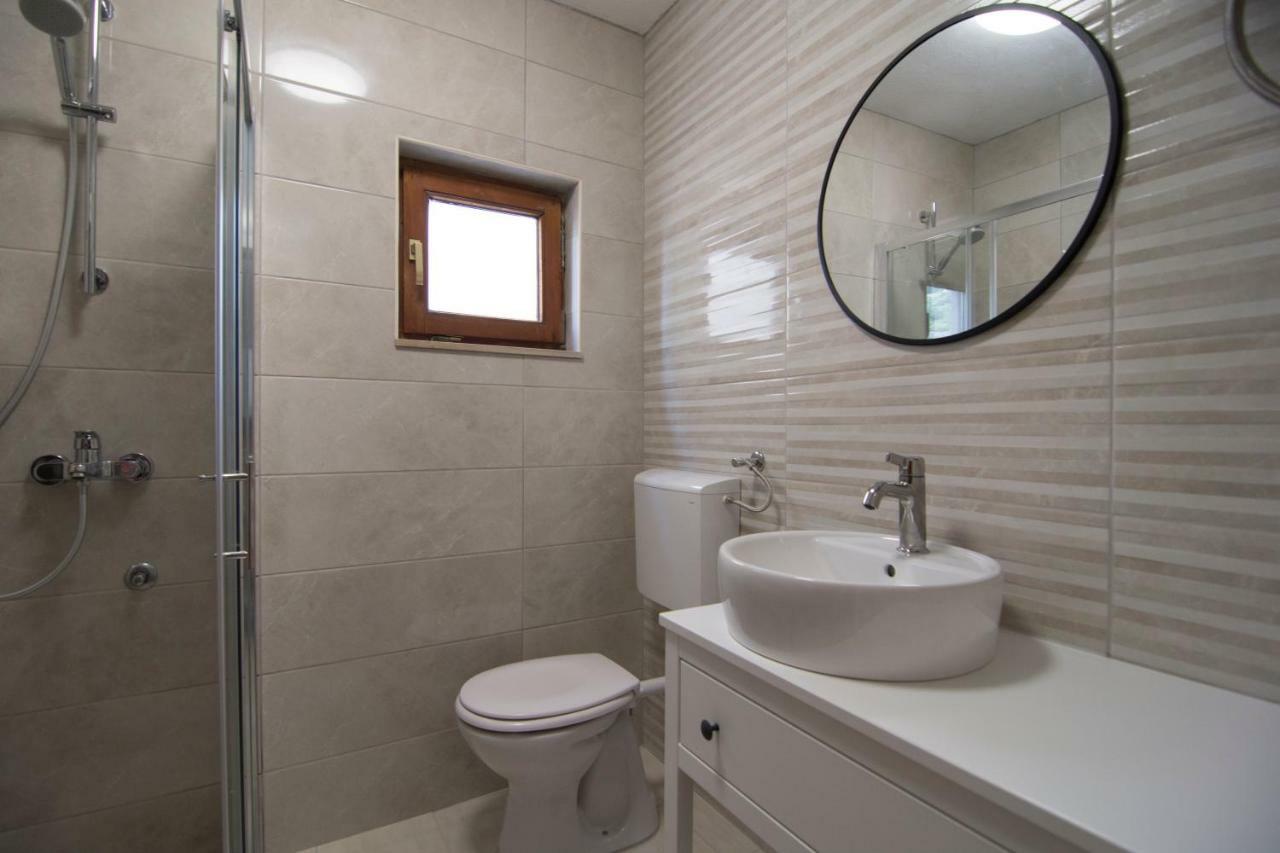 Apartments Pina Бол Екстериор снимка